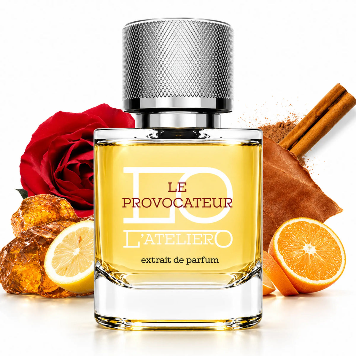 L’ATELIERO Le Provocateur Extrait de Parfum 50 ml: Flakon mit roter Rose, Zimtstangen, Lederstück und Zitrusscheiben.