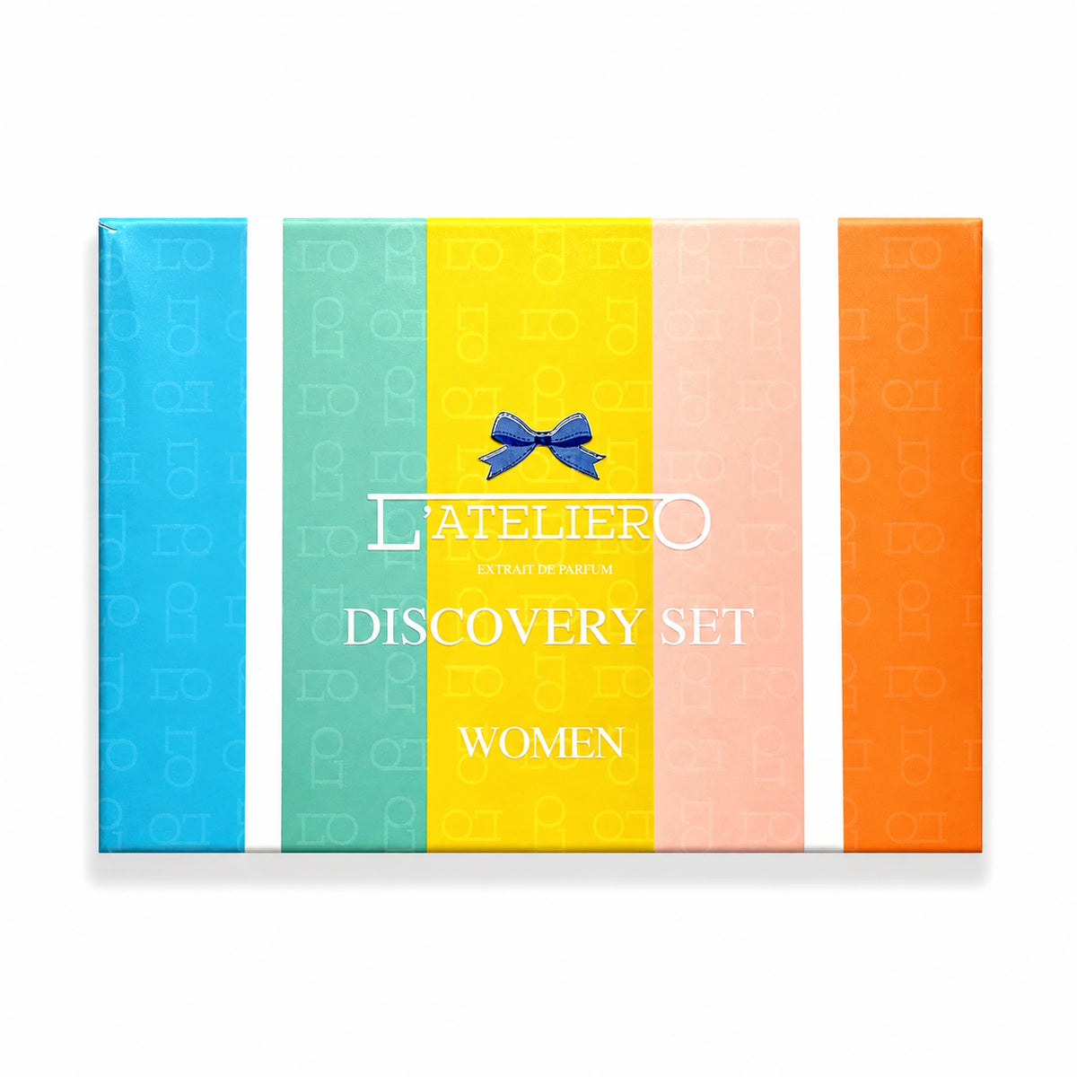 L’ATELIERO Discovery Set Damen, Extrait de Parfum 5 × 3 ml: geschlossene Box mit bunten Farbstreifen, Flakonsilhouette und blauer Schleife.
