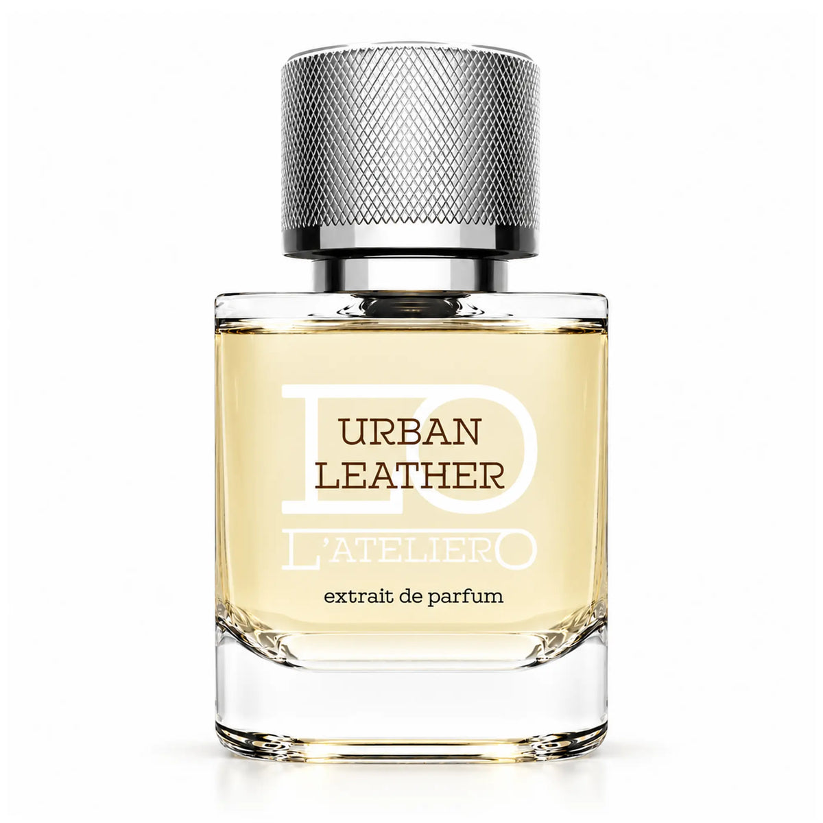 L’ATELIERO Urban Leather Extrait de Parfum 50 ml: Flakon mit hellgelbem Parfum, schwarzer Schrift und Silberverschluss vor weißem Hintergrund.