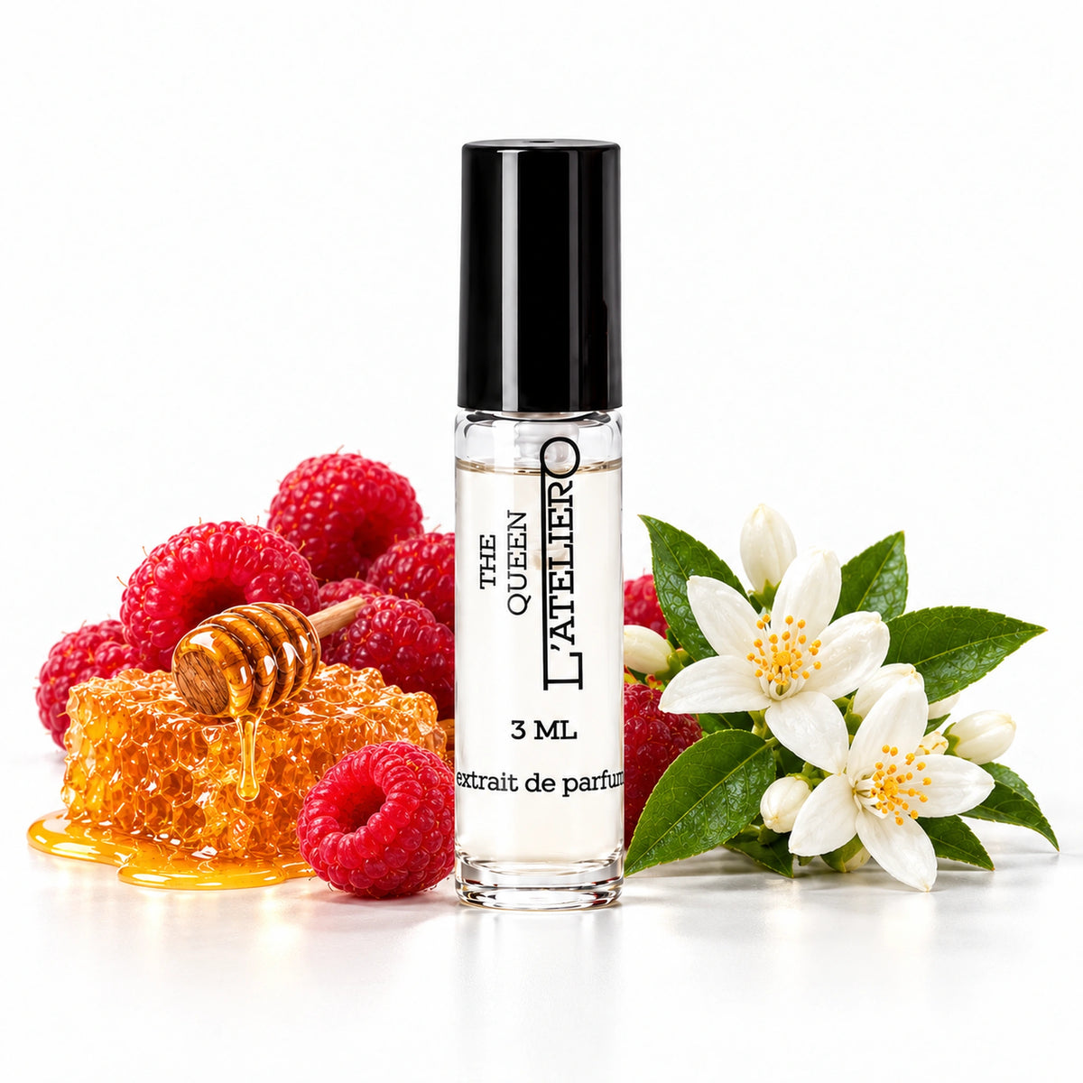 L’ATELIERO The Queen Extrait de Parfum 3 ml: Duftprobe zwischen Himbeeren, Honigwabe mit Honiglöffel und weißen Blüten.